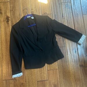 Newport News Black Women's Blazer with White pinstripe Cuffs size 8
